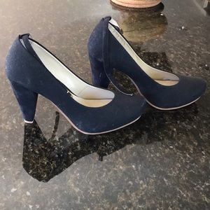 Vegan designer pumps